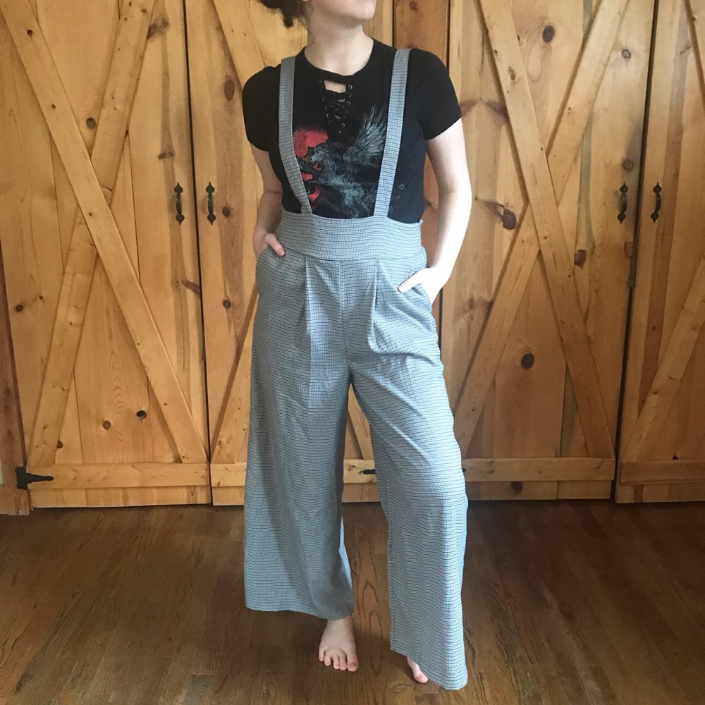 Suspended style high waisted pants